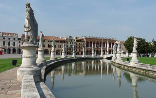 https://www.apartmentspadua.it/Via Perin